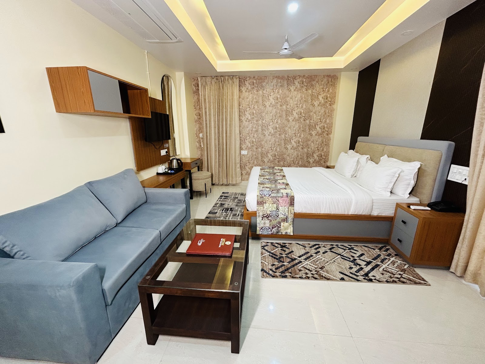 Royal Premium Deluxe hotel room in Patna