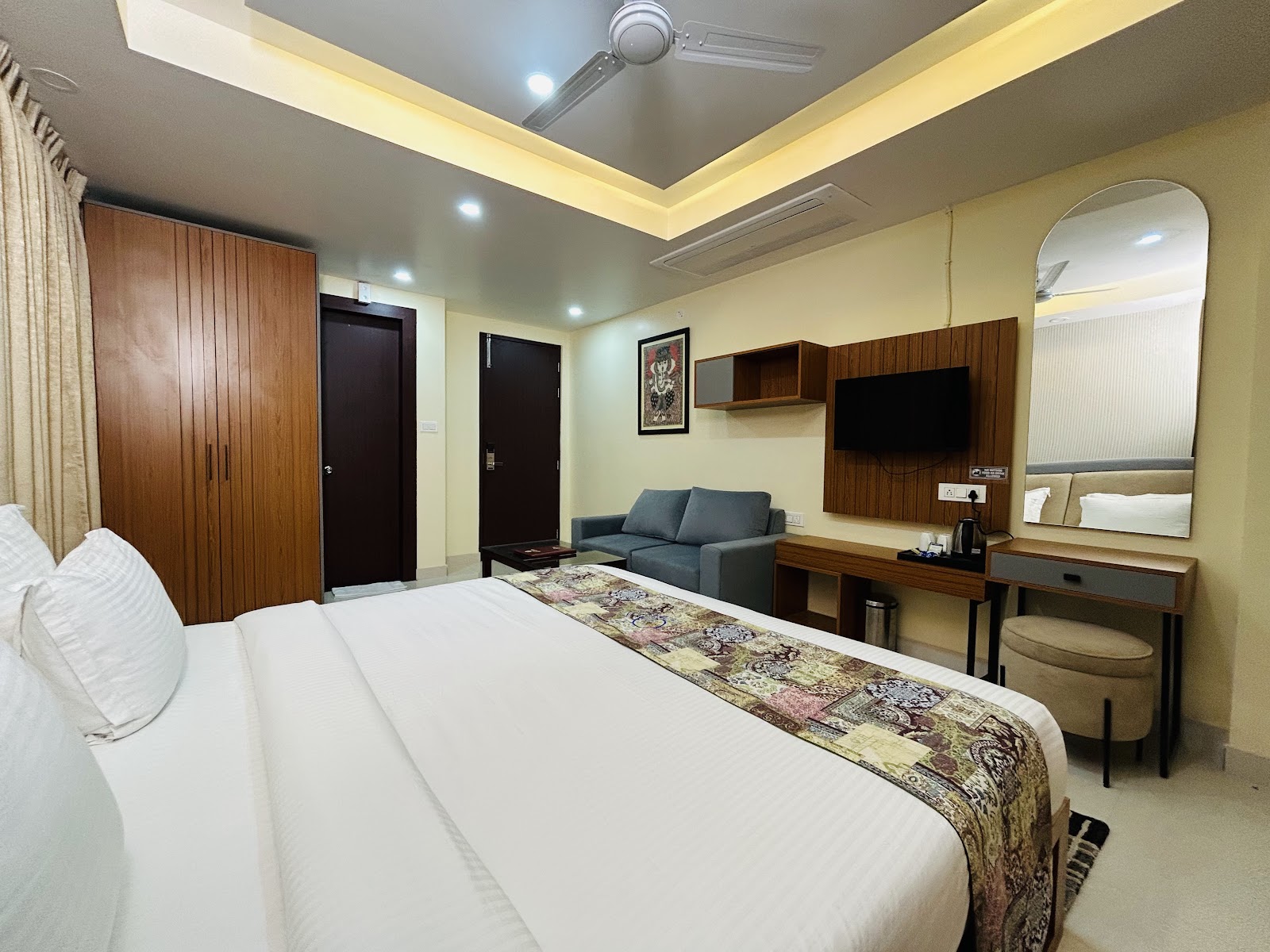 Royal Premium Deluxe guest room