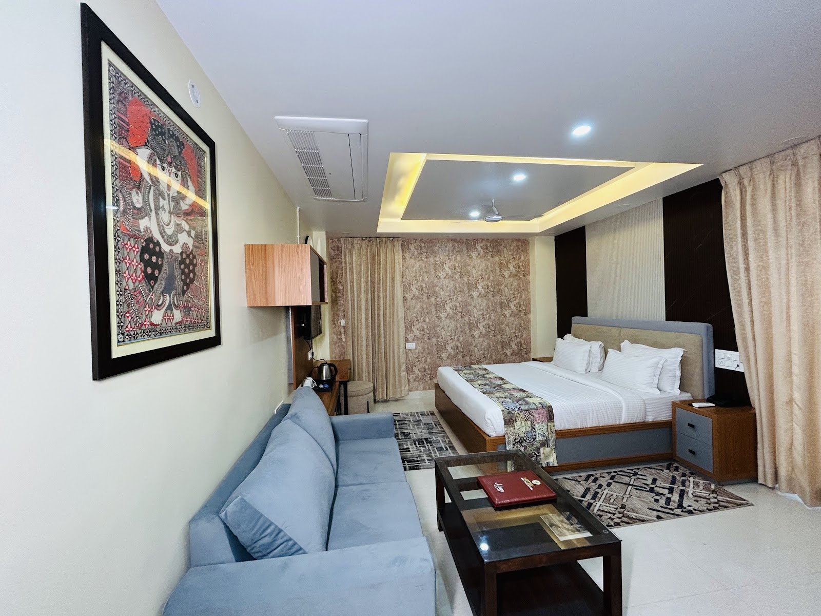 Royal Premium Deluxe guest room